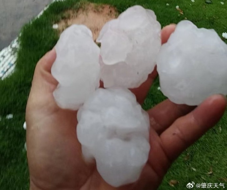 Rush to the hot search! There are tornadoes in Guangzhou, and there are many underground hail! As for the weather in Shenzhen ...